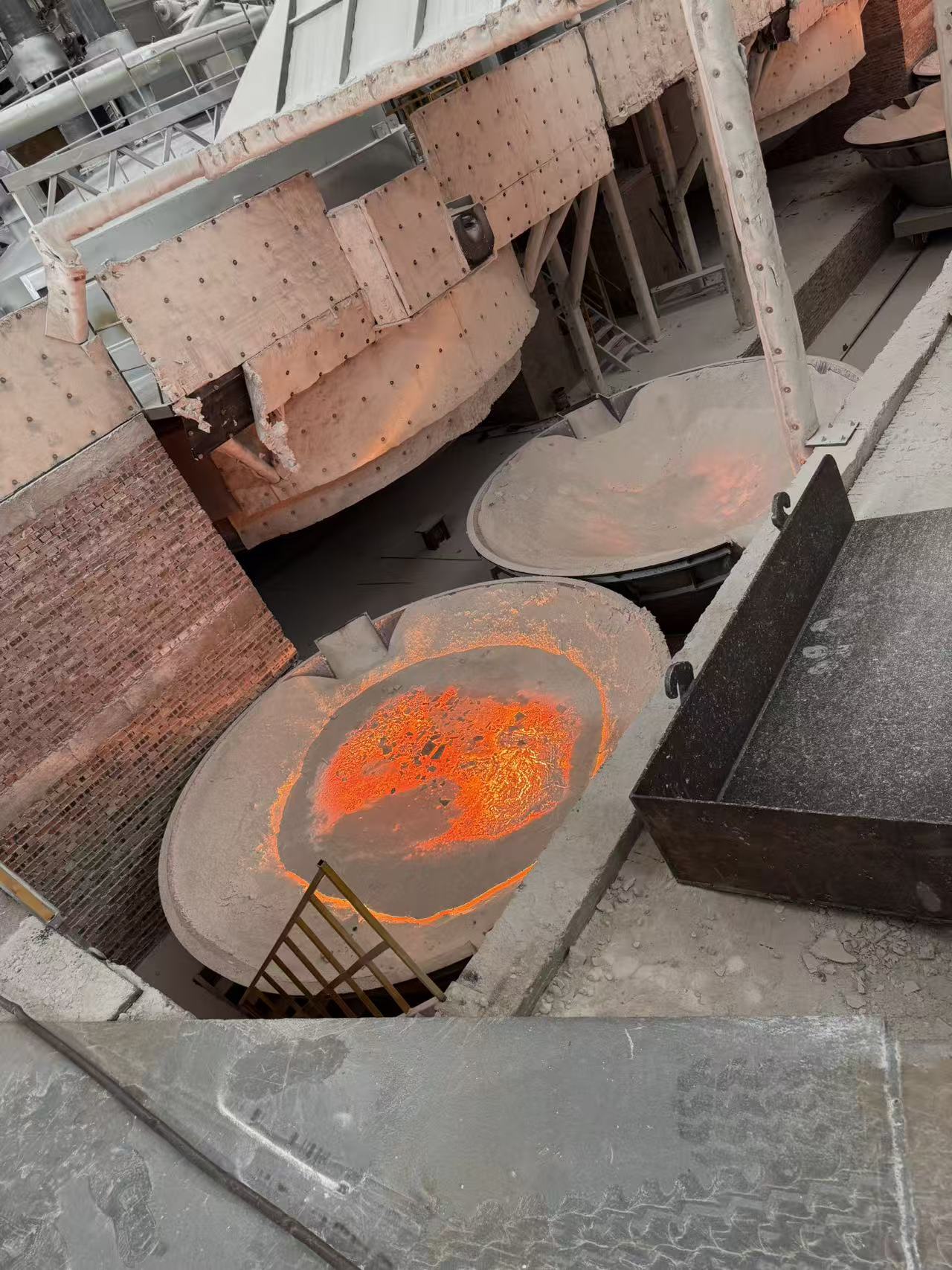 White fused alumina furnace production